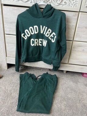Good Vibes Crew Kids Set - Dark Green Hooded Top & Pants